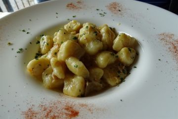 Friulian gnocchi: a delight of regional cuisine with their soft texture and rich seasoning that celebrates the Friulian culinary tradition.